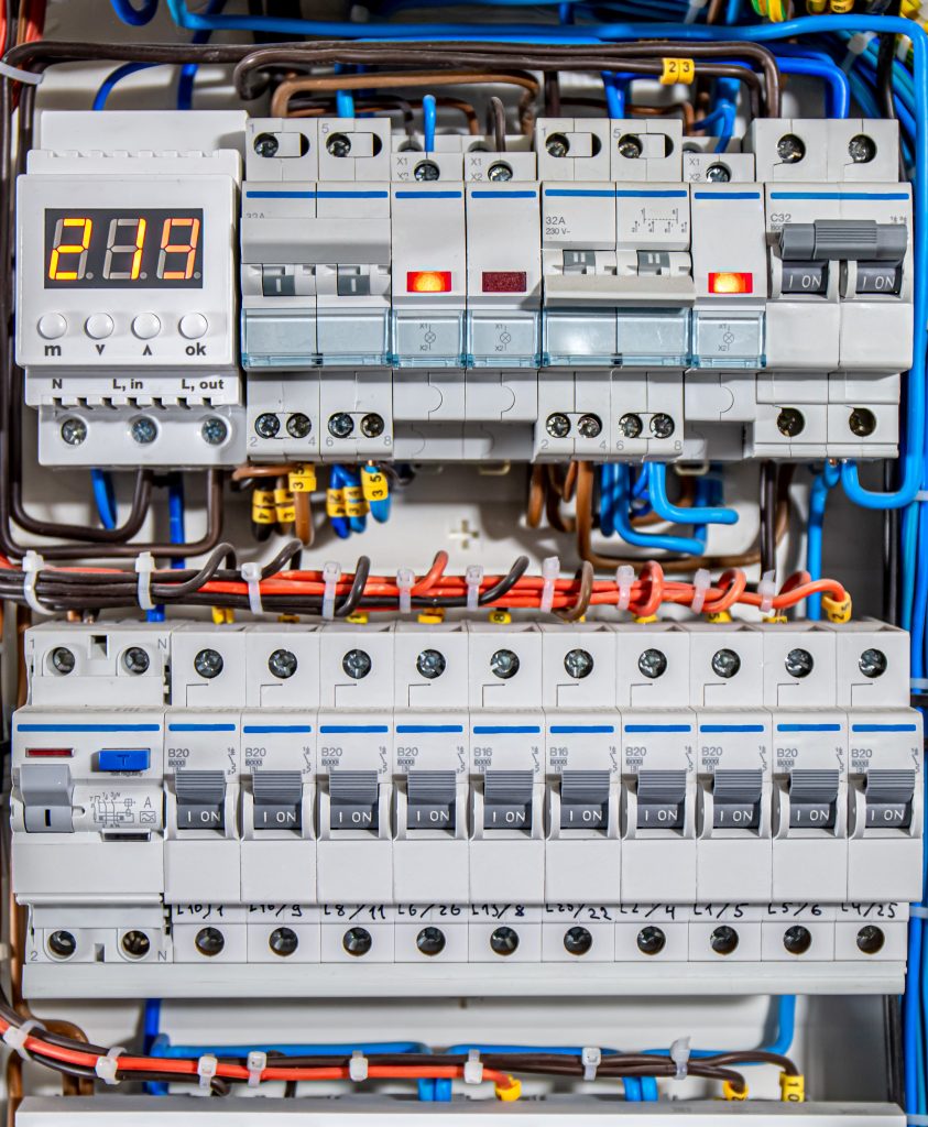 Panneau électrique avec commutateurs